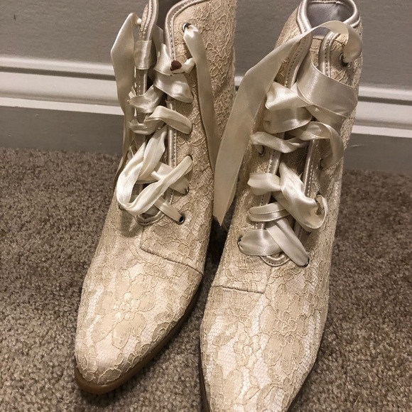 Lace shoes - Picture 2 of 8